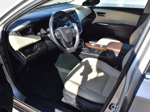 Used 2018 Toyota Avalon XLE Premium image 12