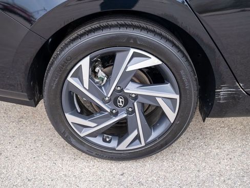 Certified 2024 Hyundai Elantra Limited image 11