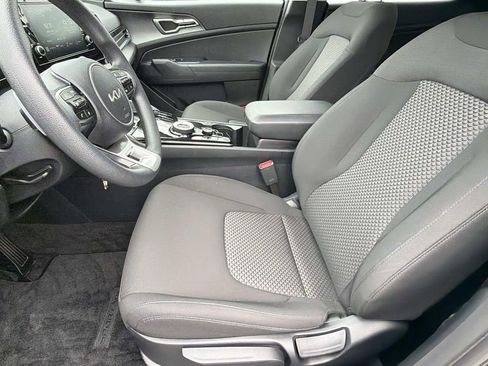 Used 2025 Kia Sportage LX image 12