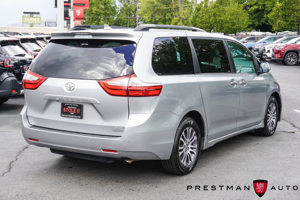 Used 2018 Toyota Sienna XLE w/ XLE Navigation Package FWD image 20