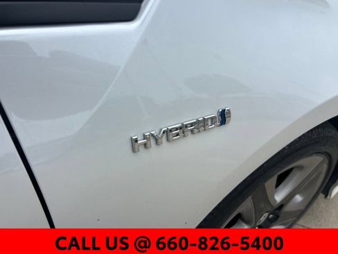 Used 2022 Toyota Prius Limited FWD image 6