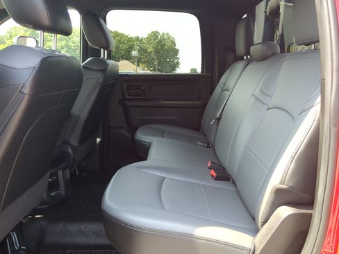 Used 2022 RAM 5500 Tradesman w/ Chrome Appearance Group RWD image 12