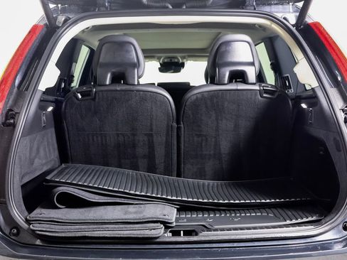 Used 2021 Volvo XC90 T6 Momentum w/ Climate Package image 13