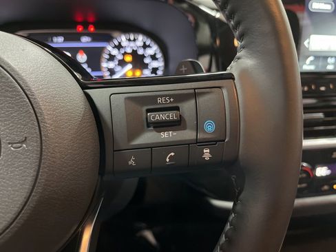 Used 2025 Nissan Pathfinder SL image 26