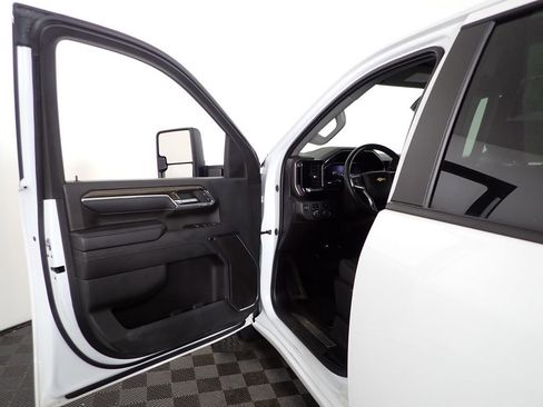 Used 2024 Chevrolet Silverado 2500 LT AWD/4WD image 20