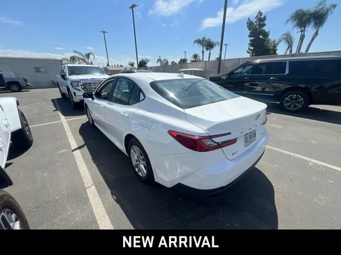 Used 2025 Toyota Camry LE FWD image 5