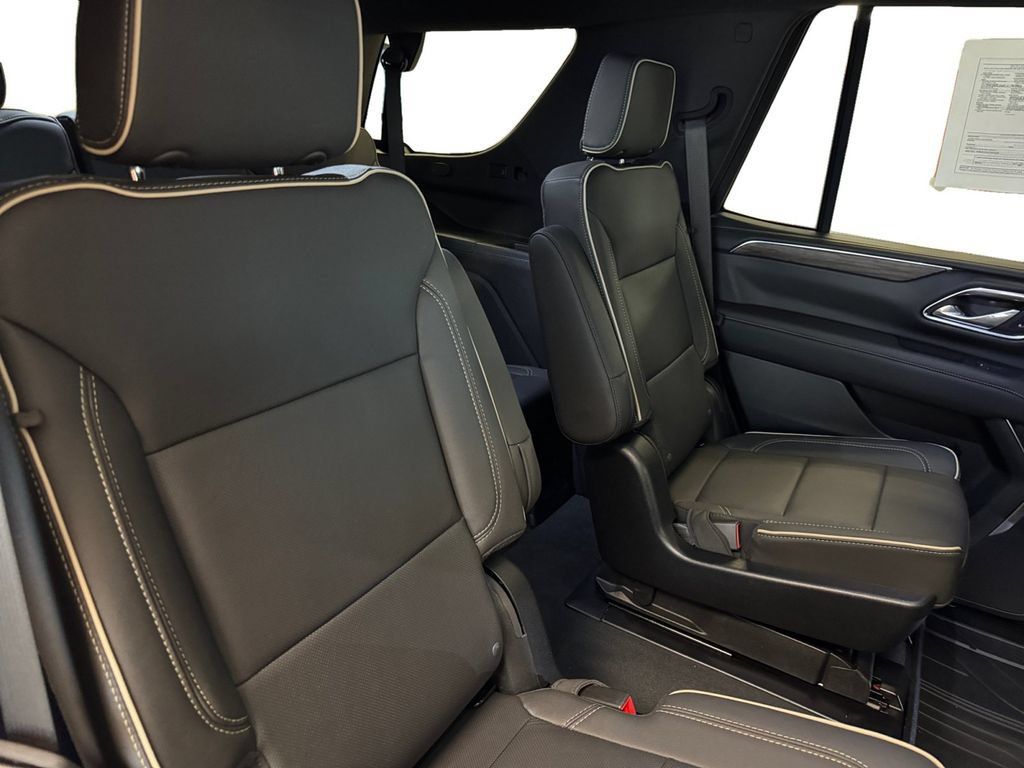 Used 2024 Chevrolet Tahoe Premier AWD/4WD image 18
