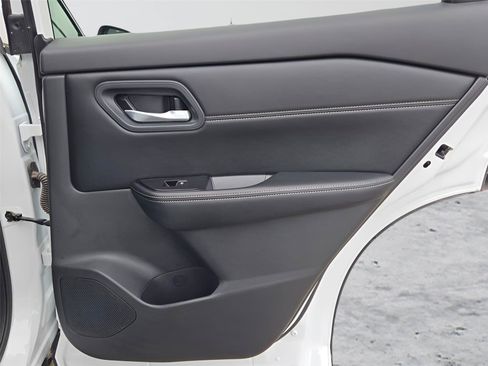 Used 2026 Nissan Rogue SL AWD/4WD image 9