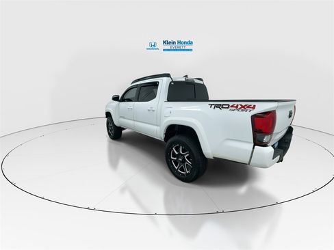 Used 2018 Toyota Tacoma TRD Sport image 8