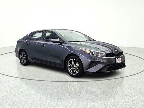 Used 2023 Kia Forte LXS FWD image 9