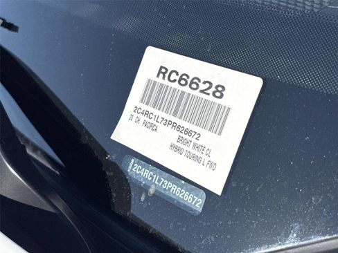Used 2023 Chrysler Pacifica Touring-L FWD image 31