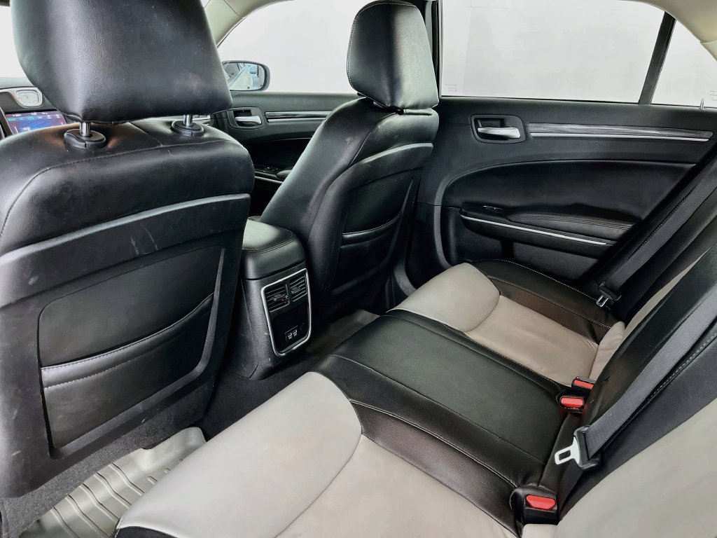 Used 2019 Chrysler 300 Touring w/ Sport Appearance Package RWD image 31