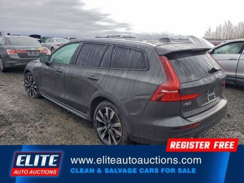 Used 2021 Volvo V60 T5 Cross Country w/ Advanced Package image 4