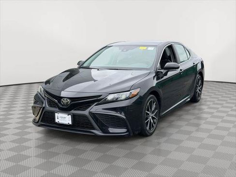 Used 2023 Toyota Camry SE FWD image 3