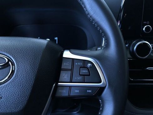 Used 2025 Toyota Highlander XSE image 27