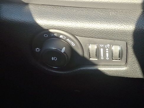 Used 2025 Chrysler Pacifica Select FWD image 26