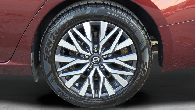 Used 2023 Nissan Altima 2.5 SV FWD image 41