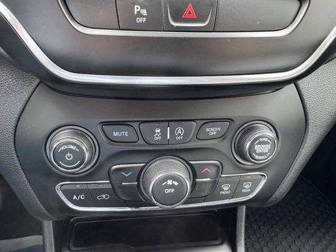 Used 2020 Jeep Cherokee Latitude Plus w/ Cold Weather Group image 79