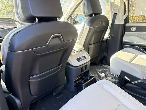 New 2026 Lincoln Navigator L Reserve w/ Jet Appearance Package image 17