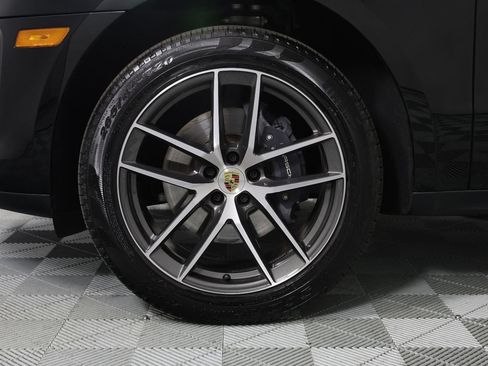 Certified 2026 Porsche Macan AWD/4WD image 30