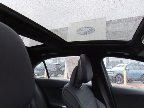 Used 2025 Mercedes-Benz C 300 4MATIC Sedan image 34