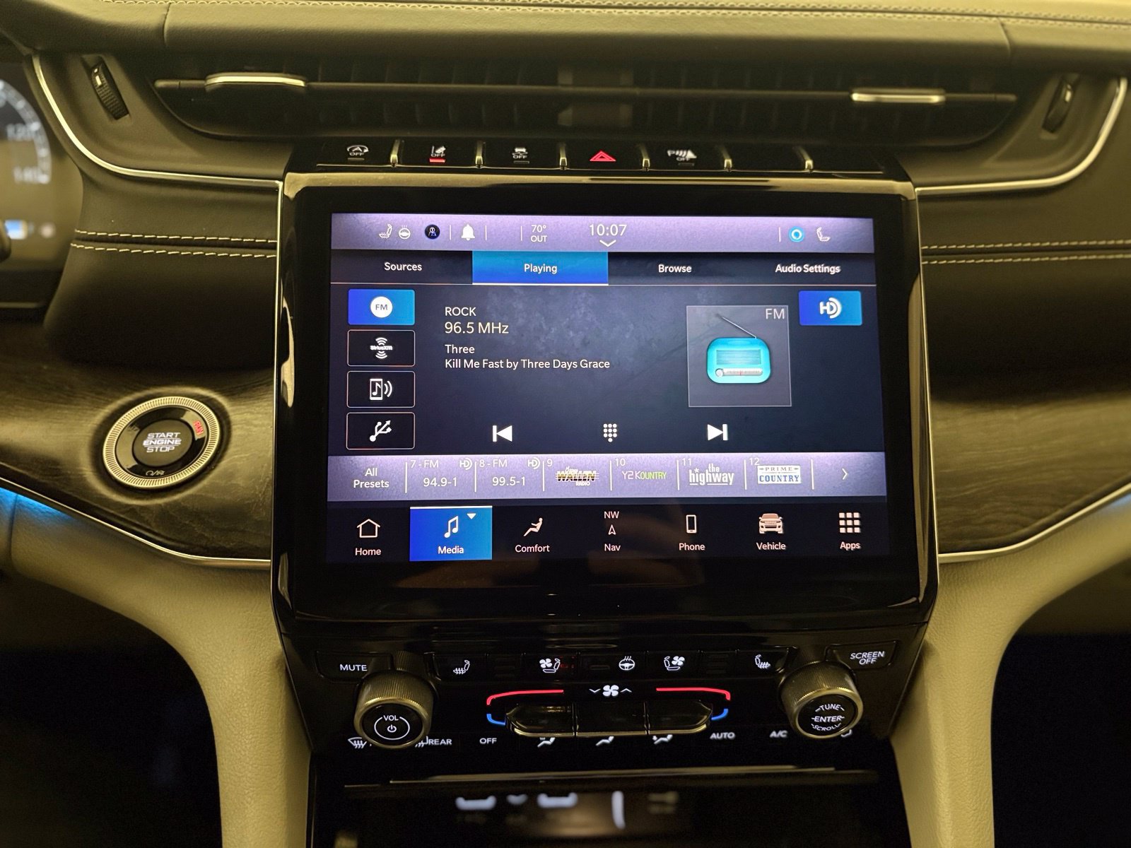 Used 2021 Jeep Grand Cherokee L Overland w/ Luxury Tech Group IV AWD/4WD image 14
