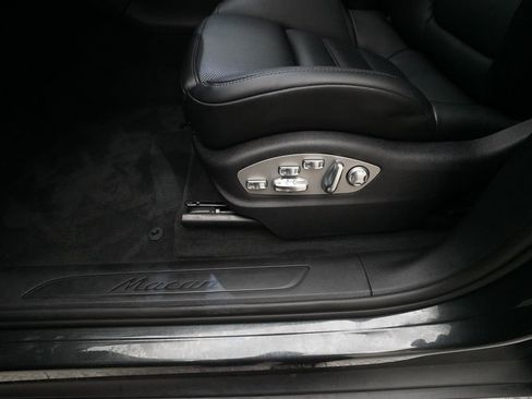 Certified 2026 Porsche Macan image 12