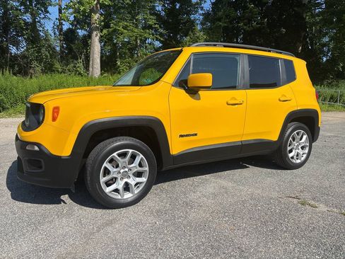 Used 2016 Jeep Renegade Latitude AWD/4WD image 3