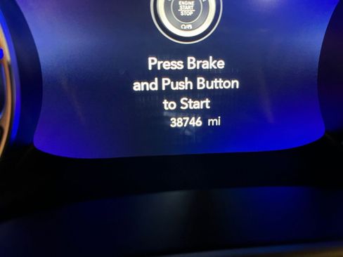 Used 2025 Chrysler Pacifica Select image 42