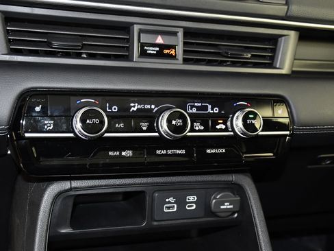 Certified 2025 Honda Pilot Touring image 28
