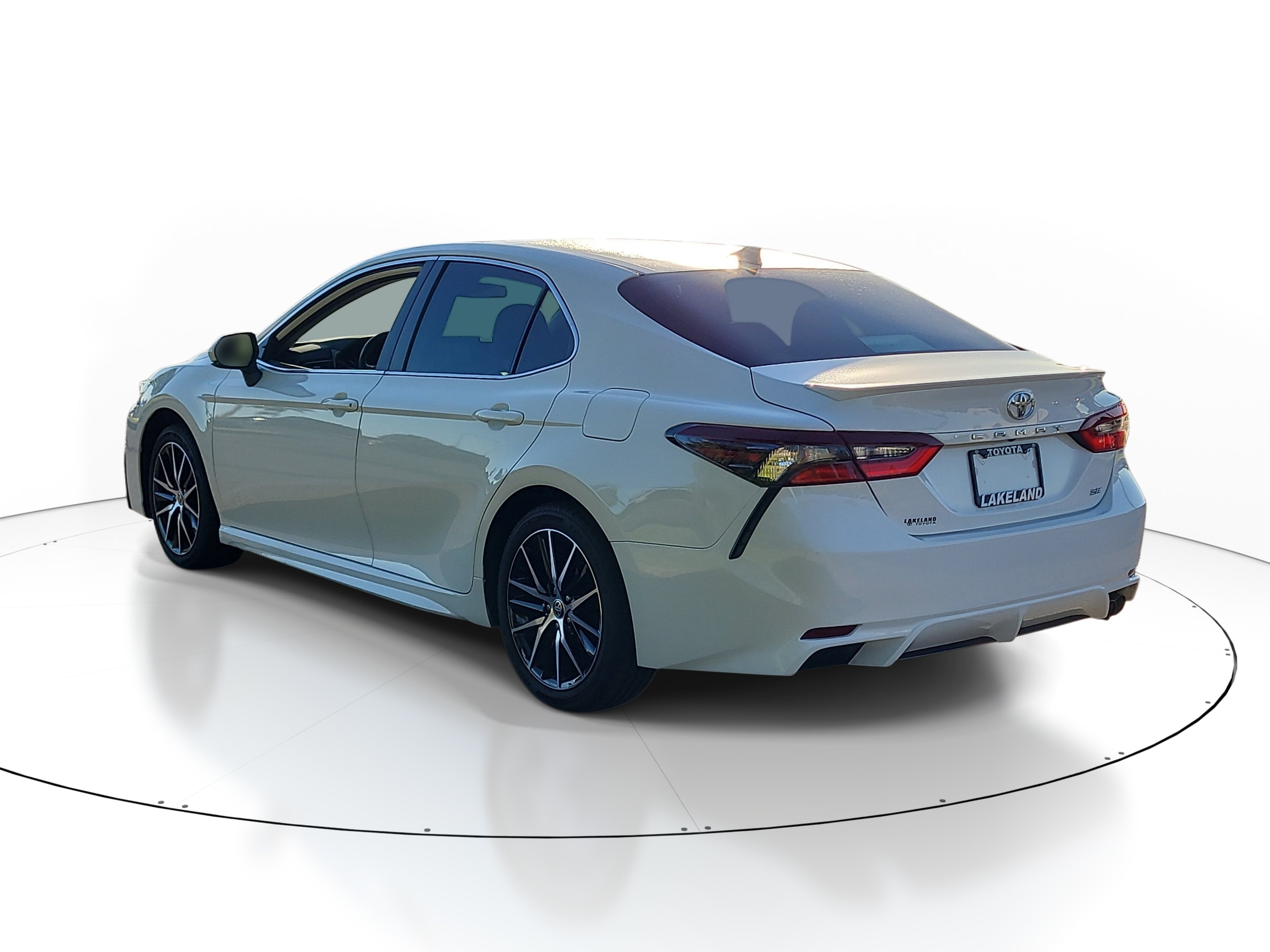 Used 2023 Toyota Camry SE FWD image 5