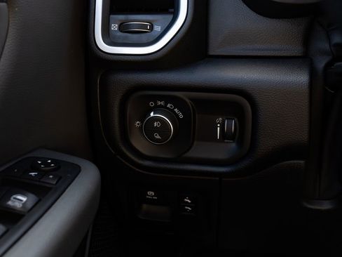Used 2020 RAM 1500 Big Horn AWD/4WD image 12