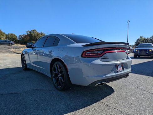 Used 2022 Dodge Charger SXT w/ Blacktop Package image 5