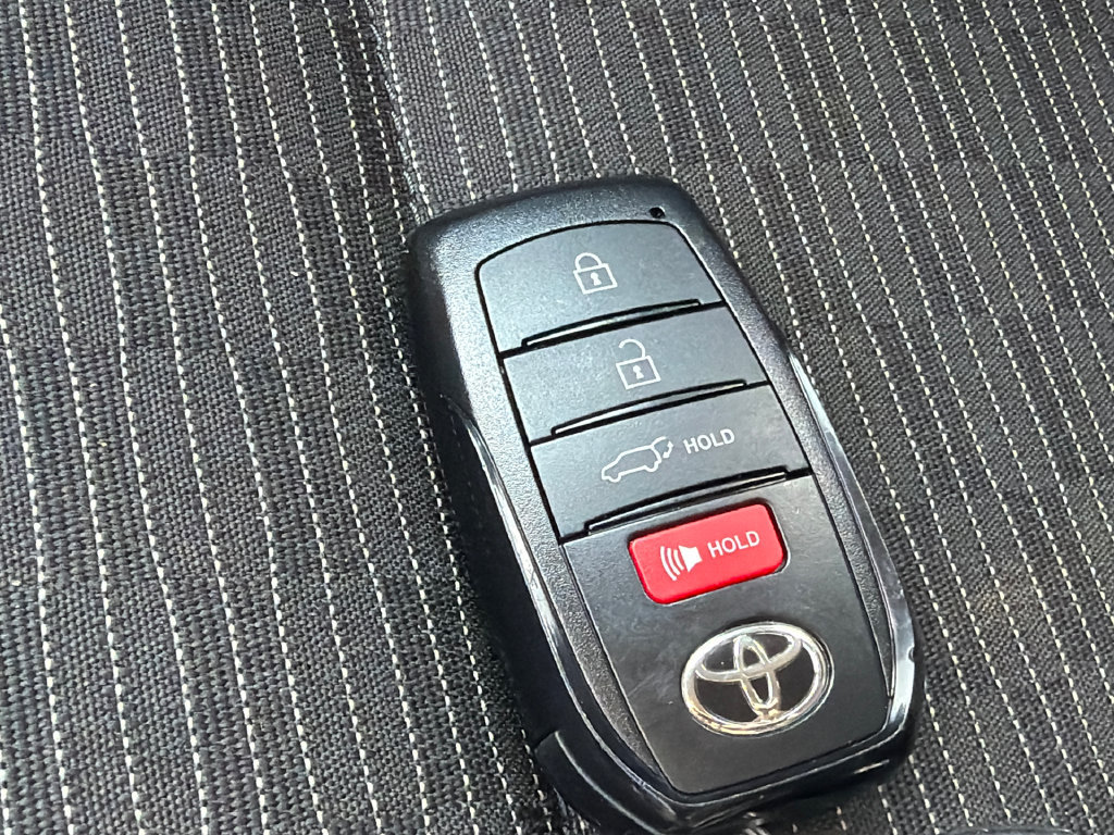 Used 2025 Toyota Sequoia Capstone AWD/4WD image 43