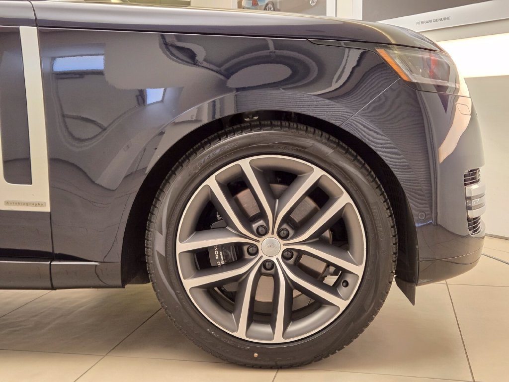 Used 2025 Land Rover Range Rover Autobiography AWD/4WD image 8