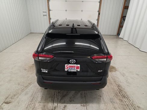 Used 2021 Toyota RAV4 XLE image 5