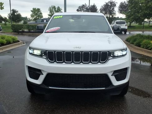 Used 2024 Jeep Grand Cherokee Laredo w/ Luxury Tech Group I AWD/4WD image 2