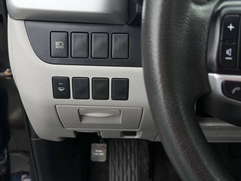 Used 2019 Toyota Highlander LE w/ Carpet Mat Package (TMS) AWD/4WD image 14