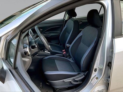 Used 2025 Nissan Versa SV FWD image 21