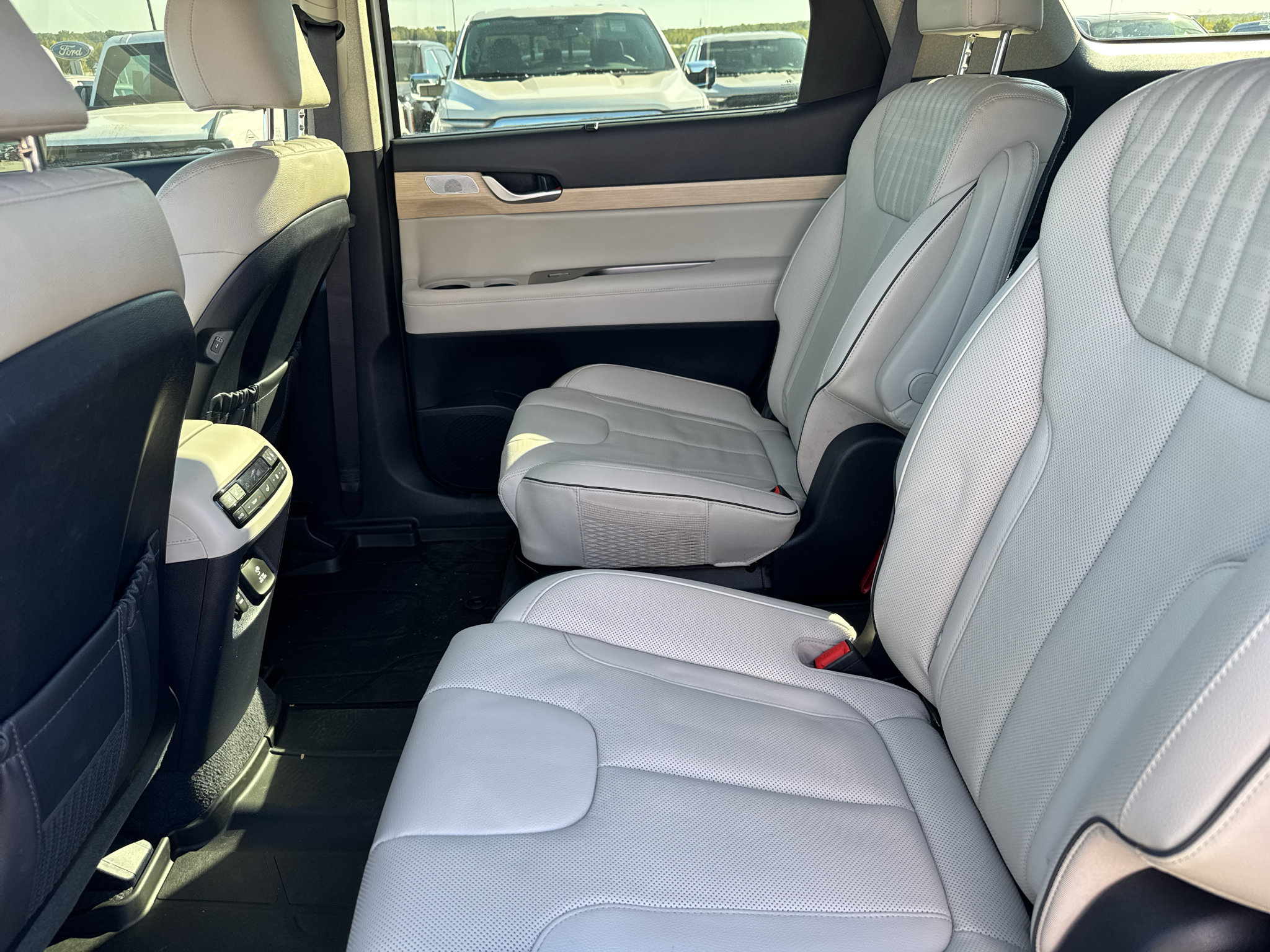 Used 2024 Hyundai Palisade Limited FWD image 12