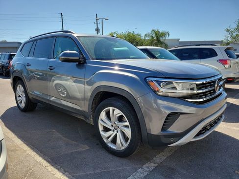 Used 2023 Volkswagen Atlas SE w/ Panoramic Sunroof Package FWD image 2