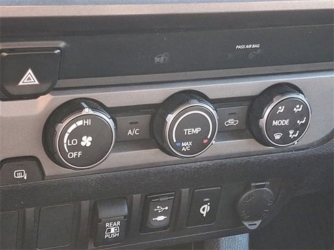 Used 2019 Toyota Tacoma TRD Off-Road image 15