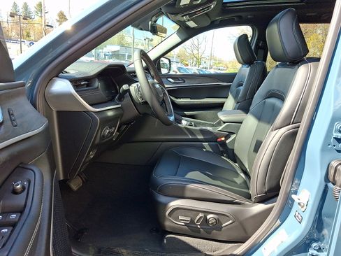 New 2026 Jeep Grand Cherokee Limited image 9