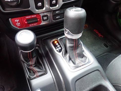 Used 2019 Jeep Wrangler Rubicon w/ Steel Bumper Group AWD/4WD image 12