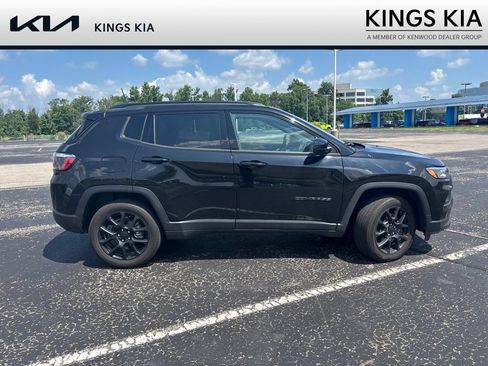 Used 2024 Jeep Compass Latitude w/ Convenience Group AWD/4WD image 8
