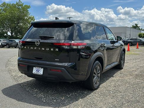 Used 2022 Nissan Pathfinder S image 4