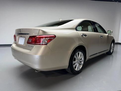 Used 2011 Lexus ES 350 w/ Preferred Accessory Package FWD image 4