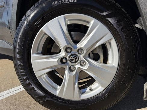 Used 2019 Toyota RAV4 XLE image 10