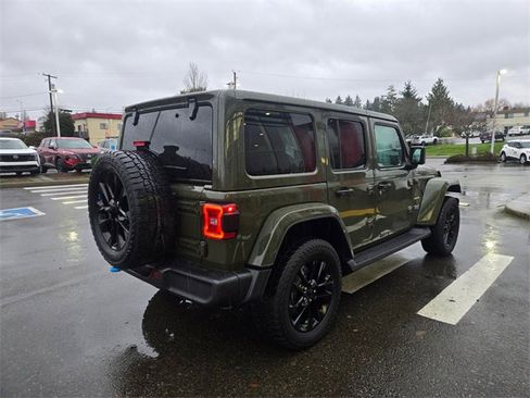 Used 2022 Jeep Wrangler Unlimited Sahara w/ Cold Weather Group image 7