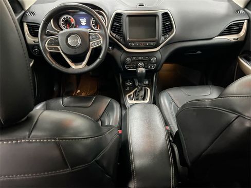 Used 2017 Jeep Cherokee Limited w/ Luxury Group image 10